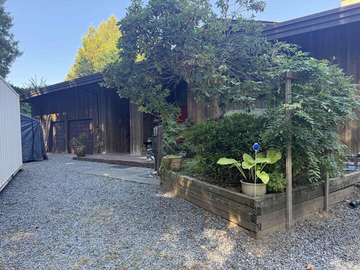 Property Photo: 4115 Prairie Street BC V4X 1X2