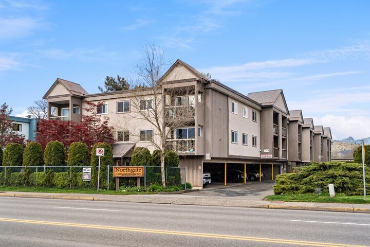 1783 Agassiz-Rosedale No 9 Highway 327 — photo 1