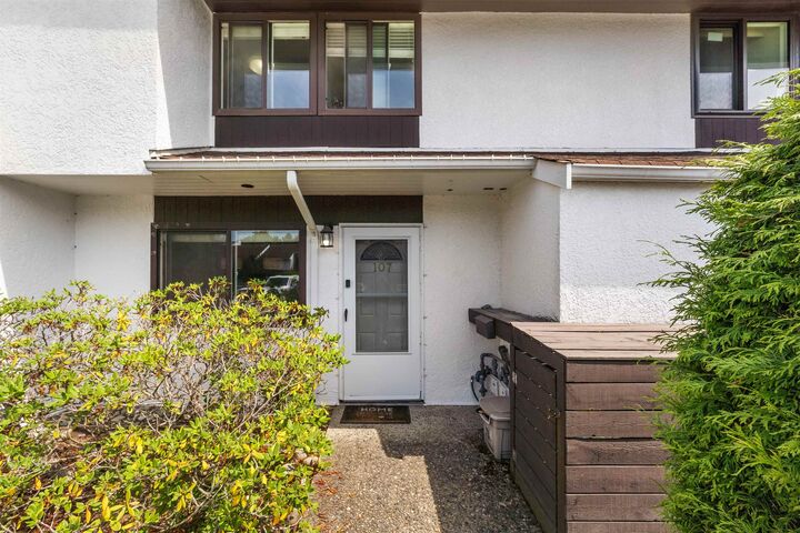 Property Photo: 9700 Glenacres Drive 107 BC V7A 1Y7