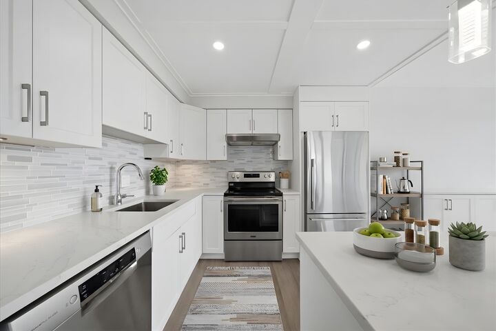 Property Photo: 1745 Esquimalt Avenue 802 BC V7V 1R7
