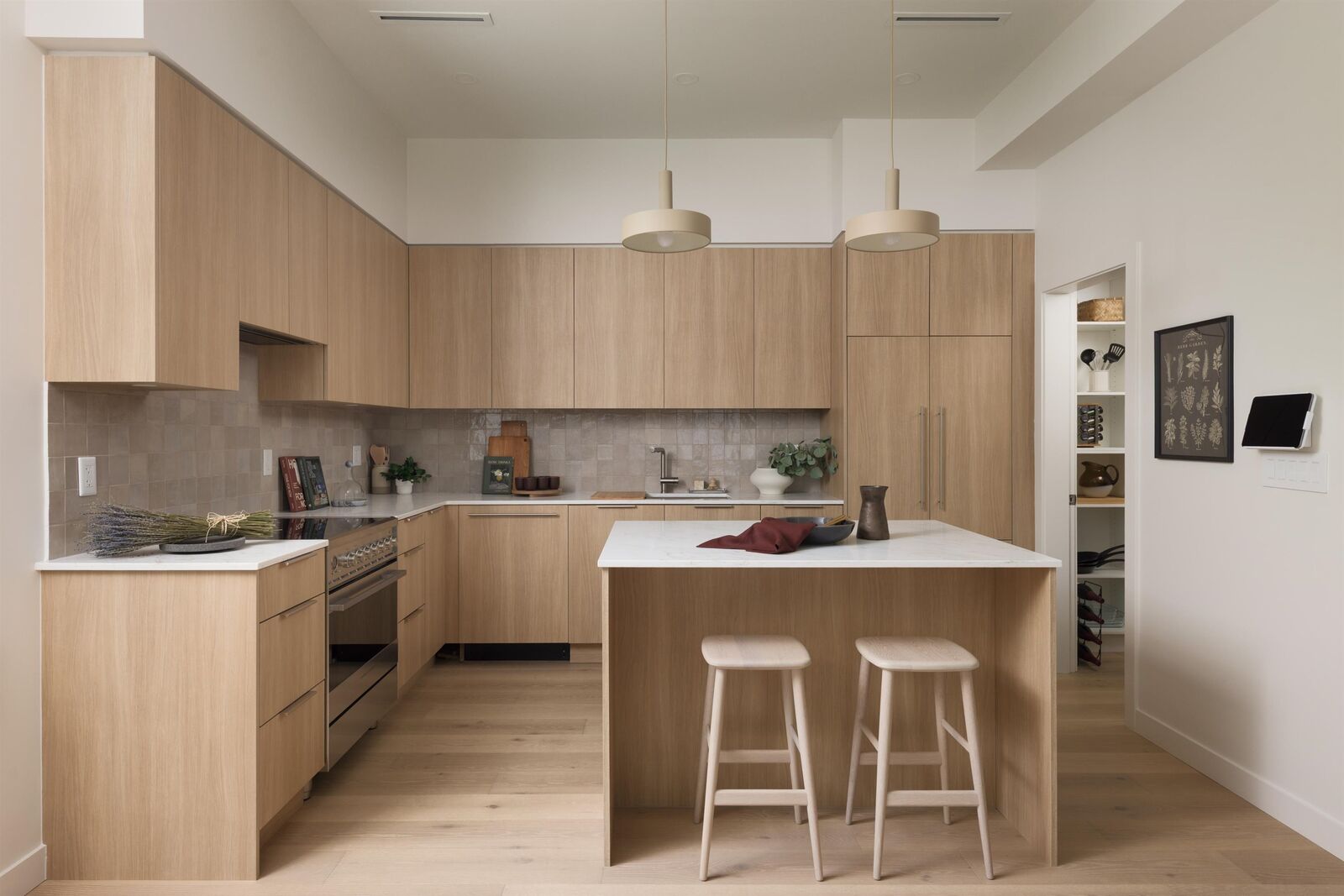 Property Photo: 595 E 49th Avenue 1 BC V5W 2H1