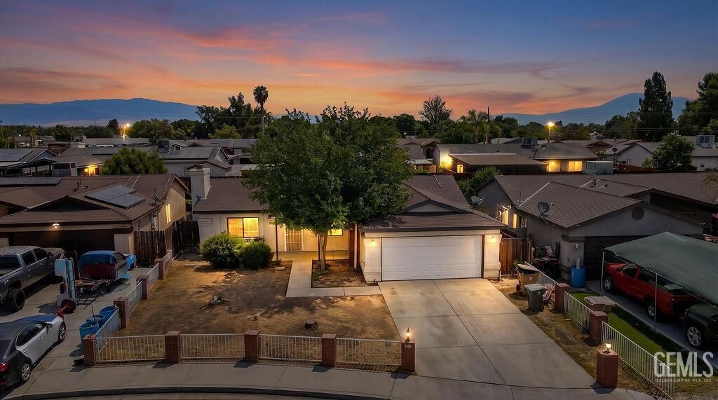 Property Photo:  315 Sowerby Village Ln  CA 93307 