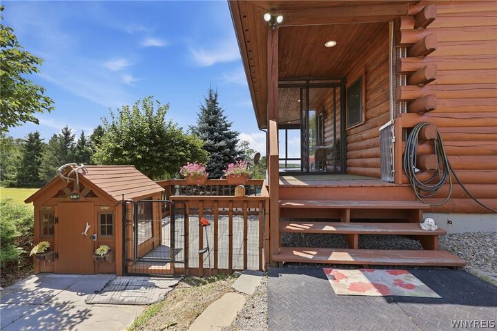 Property Photo:  6688 Cross Road  NY 14141 