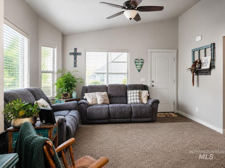 Property Photo: 2110 E Ridgeview Avenue ID 83661