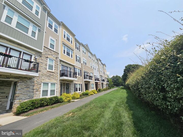 Property Photo:  42023 Glade Creek Terrace Terrace  VA 20105 