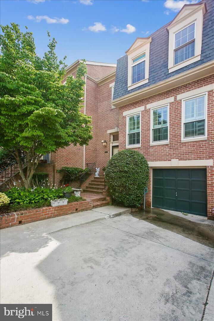 Property Photo:  1403 McLean Mews Court  VA 22101 