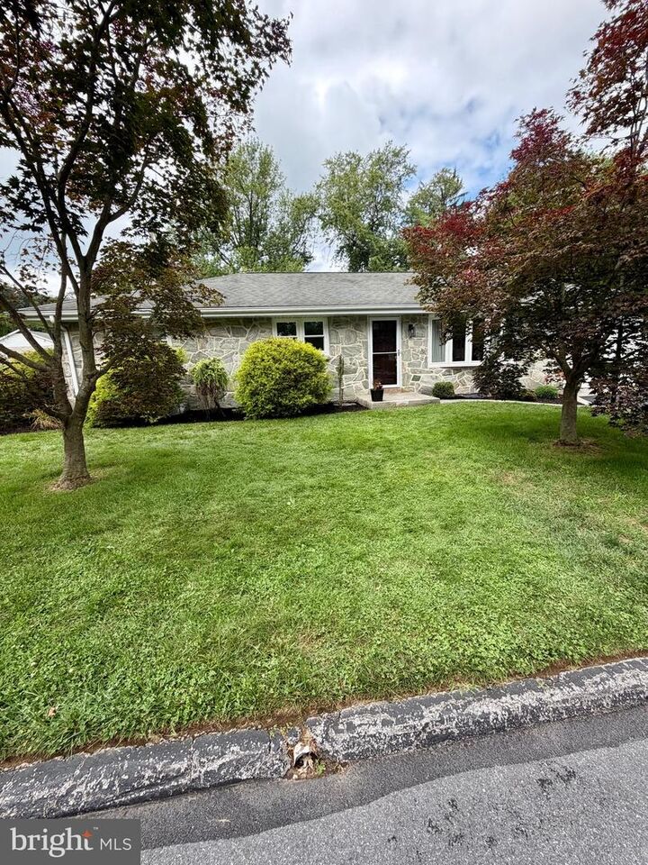 Property Photo:  458 Leearden Road  PA 17033 