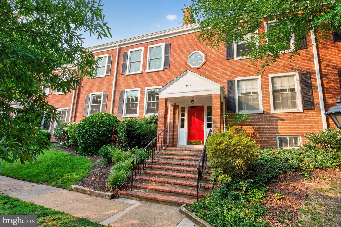 Property Photo: 4907 29th Road S A1 VA 22206