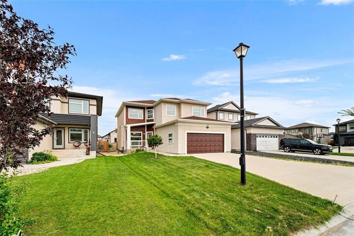 Property Photo:  32 Karen Irvine Drive  MB R2N 3P4 