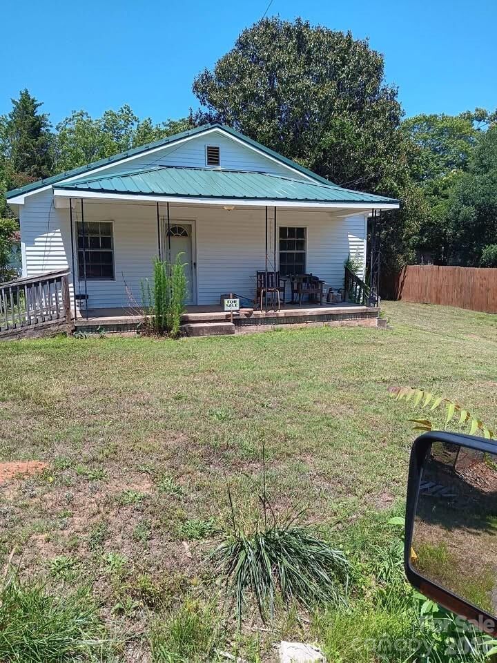Property Photo:  303 Lily Street  NC 28152 