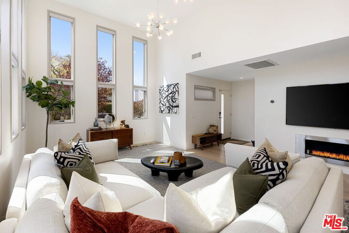 Property Photo: 3910 Berryman Ave CA 90066
