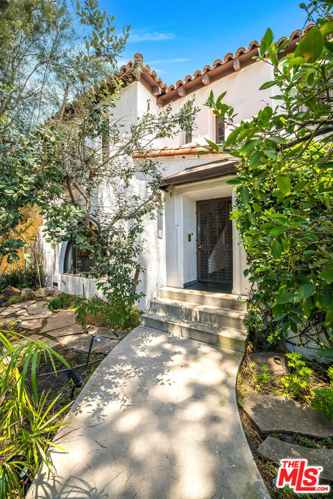 Property Photo:  8447 W 4th St  CA 90048 