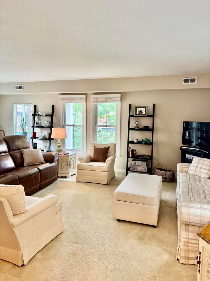 Property Photo:  1555 Lafayette Drive  OH 43220 