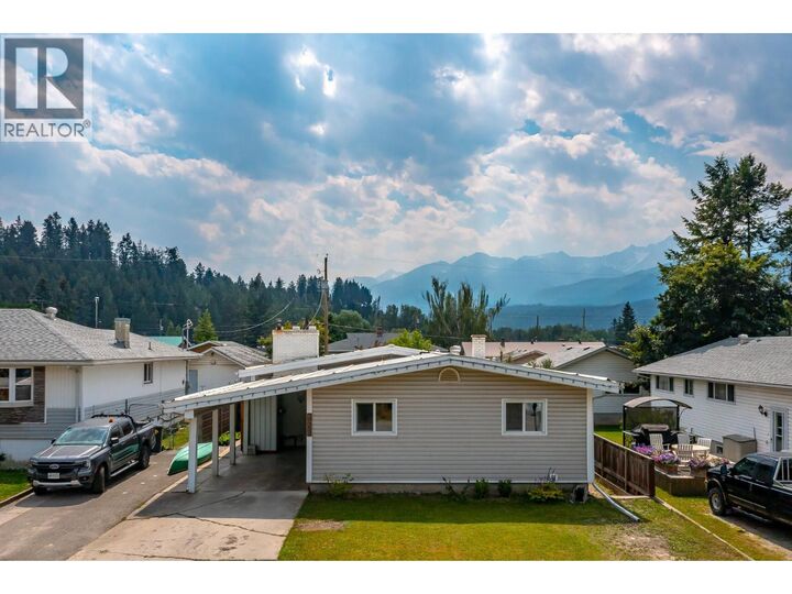 Property Photo: 1206 12th South Street BC V0A 1H0