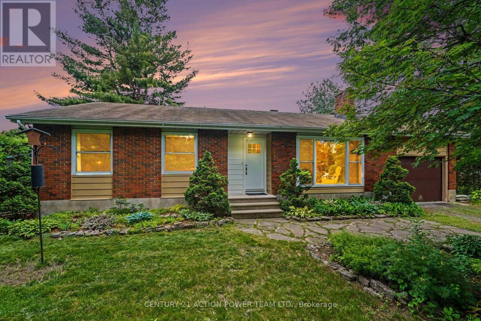 Property Photo:  931 Kevin Crescent  ON K4C 1C5 