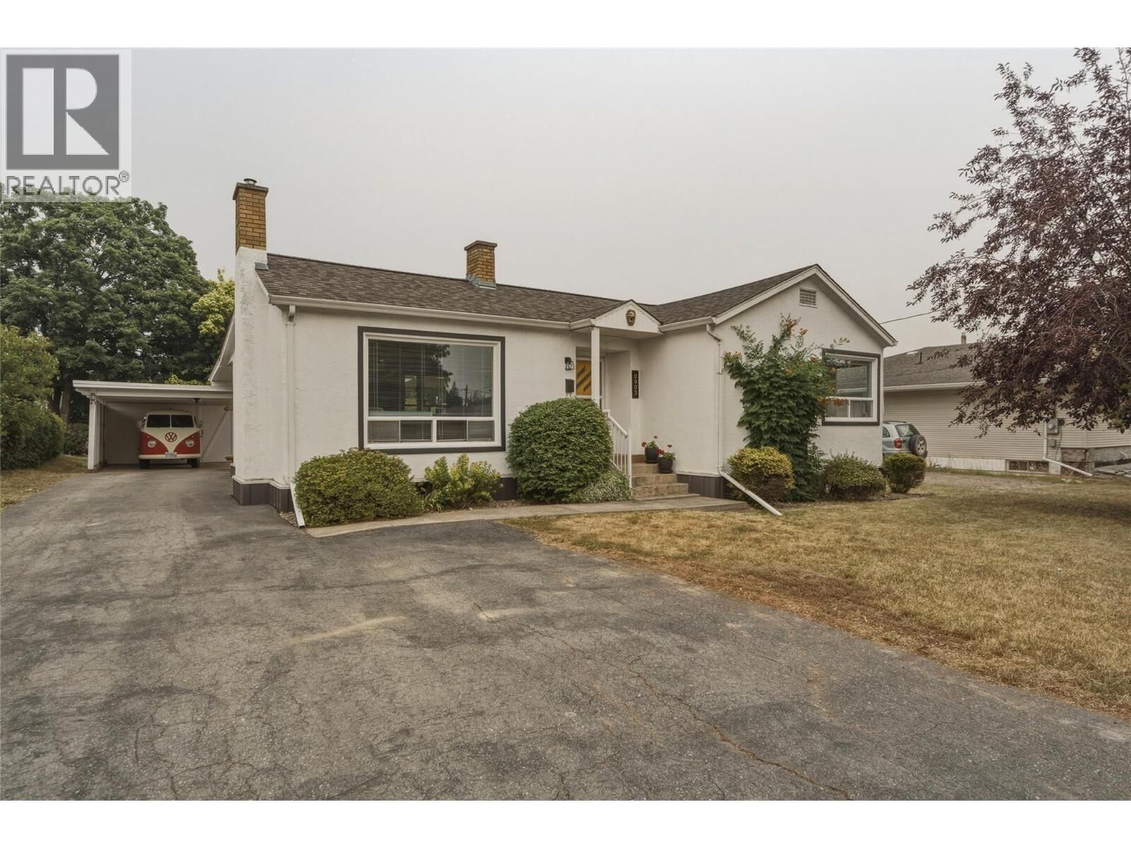 Property Photo:  2903 17 Street  BC V1T 3Y7 