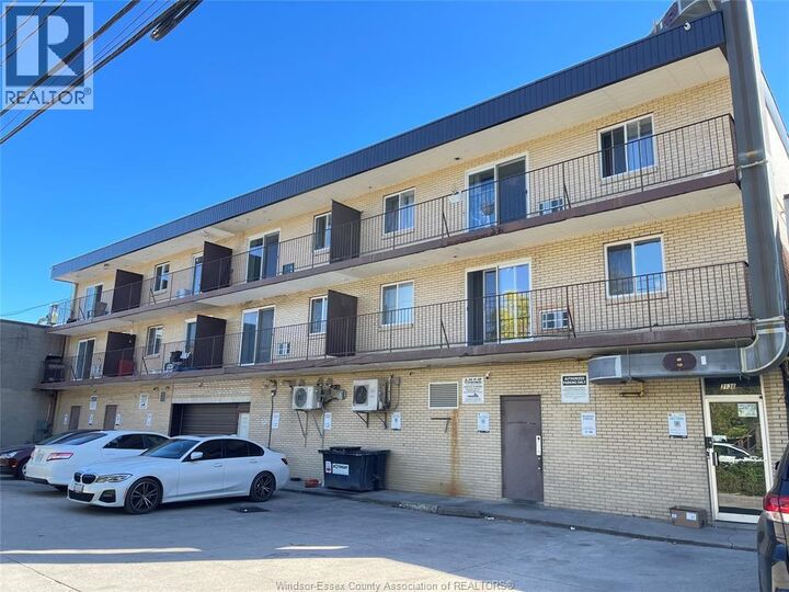 Property Photo:  2136 Wyandotte Street West 21  ON N9B 1J9 