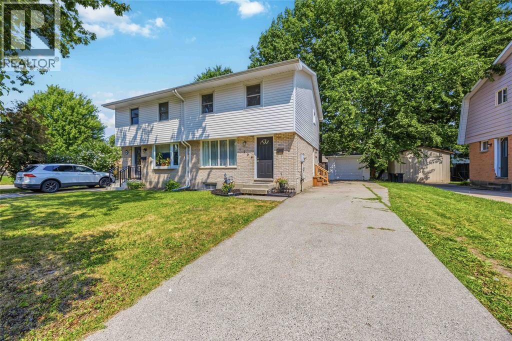 Property Photo:  1204 Nottingham Drive  ON N7S 5B9 