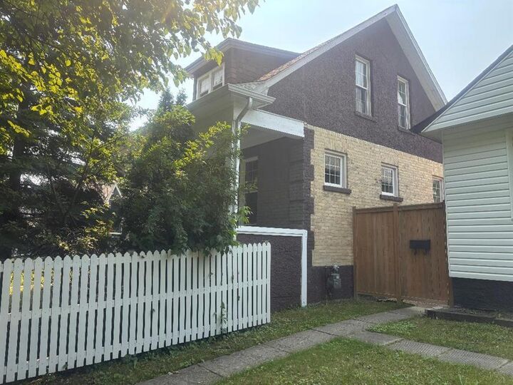 Property Photo: 432 Parr Street MB R2W 5E9
