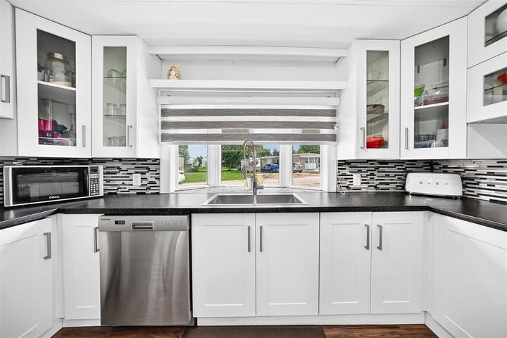Property Photo: 22 Louise Street MB R1C 0H3