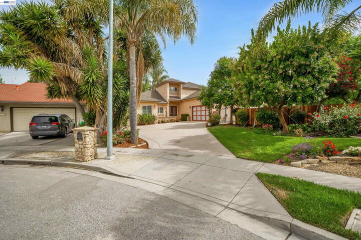 Property Photo:  1315 Skelton Ave  CA 94536 