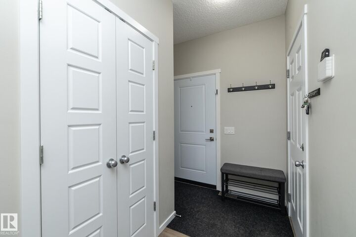 Property Photo:  15 Avebury Court  AB T8H 0Z2 