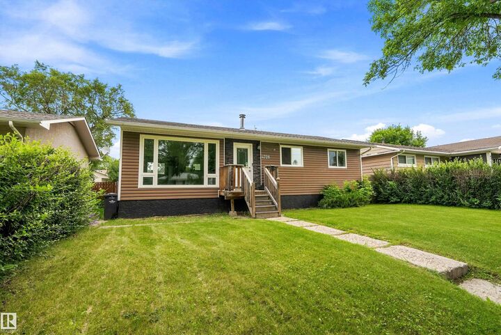 Property Photo: 4728 48 Avenue AB T9A 0M5