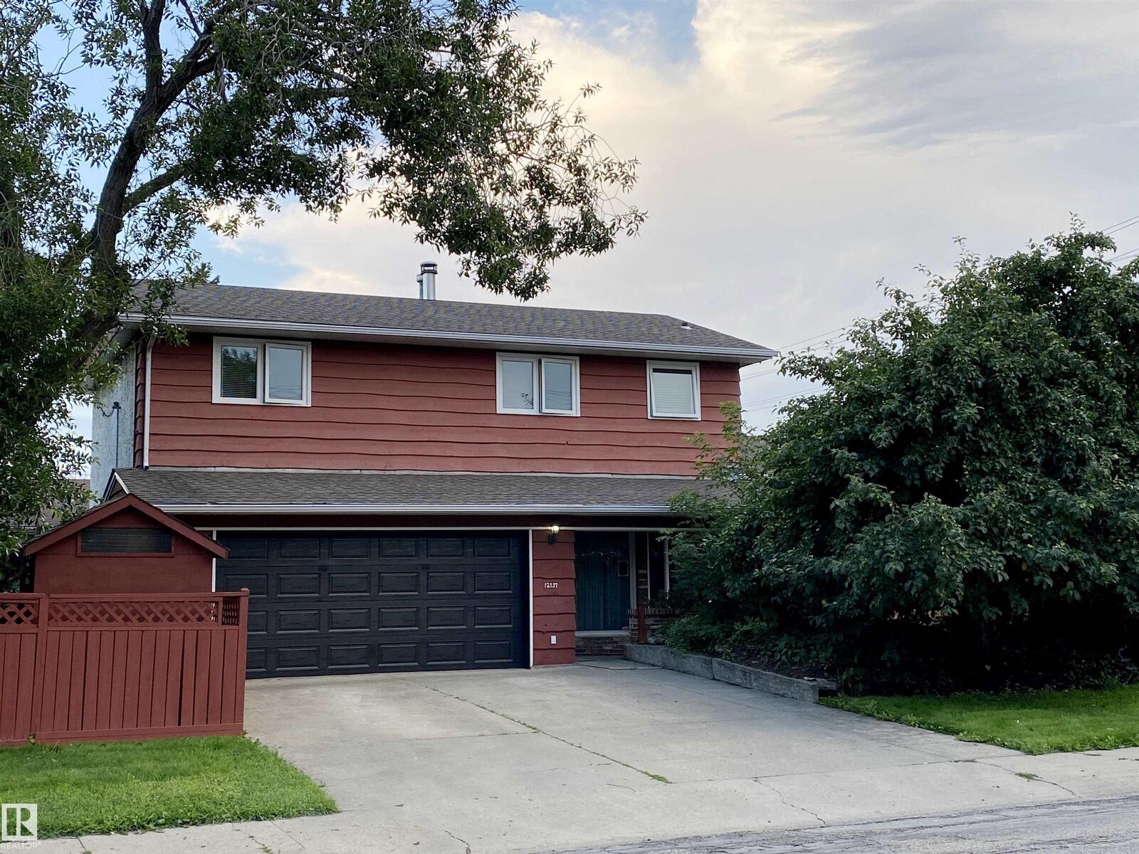 Property Photo:  12137 50 Street NW  AB T5W 3C6 