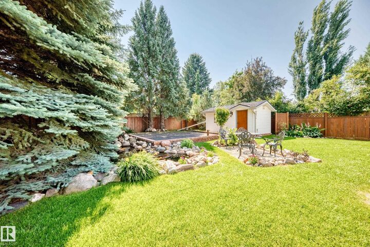 Property Photo: 53 Coachman Way AB T8H 1B8