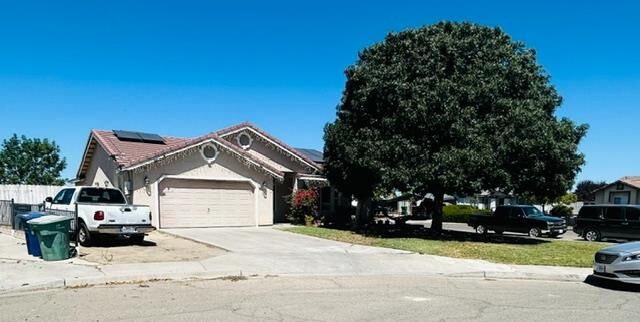Property Photo: 22332 2nd Ct CA 93660