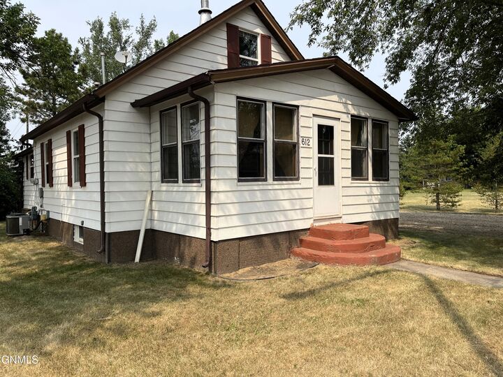 Property Photo: 612 Bismarck Avenue ND 58579