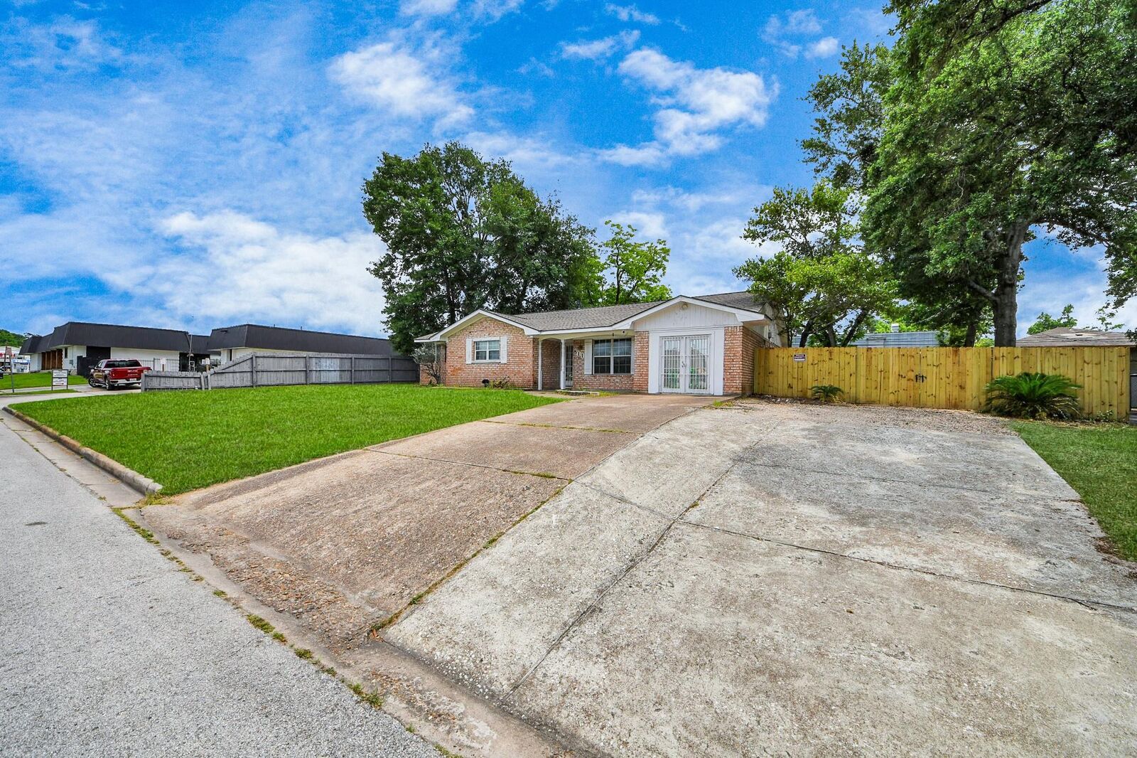 Property Photo: 811 Hillcrest Drive TX 77301