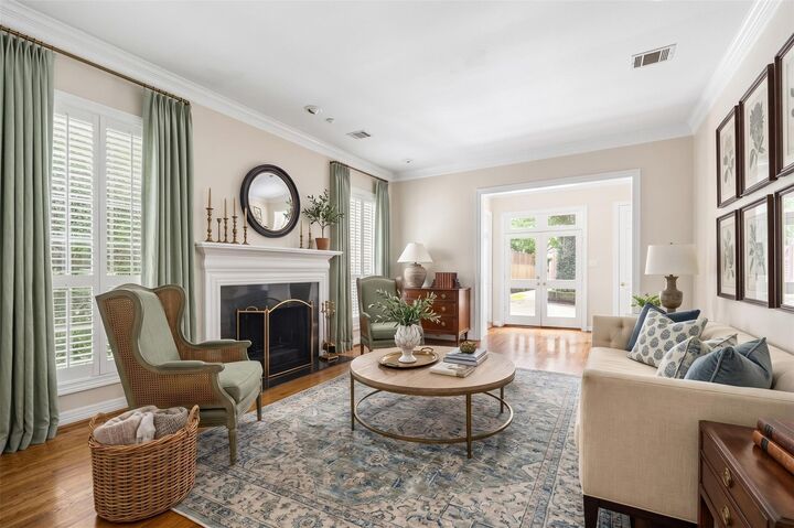 Property Photo: 1721 Nantucket Drive 2 TX 77057