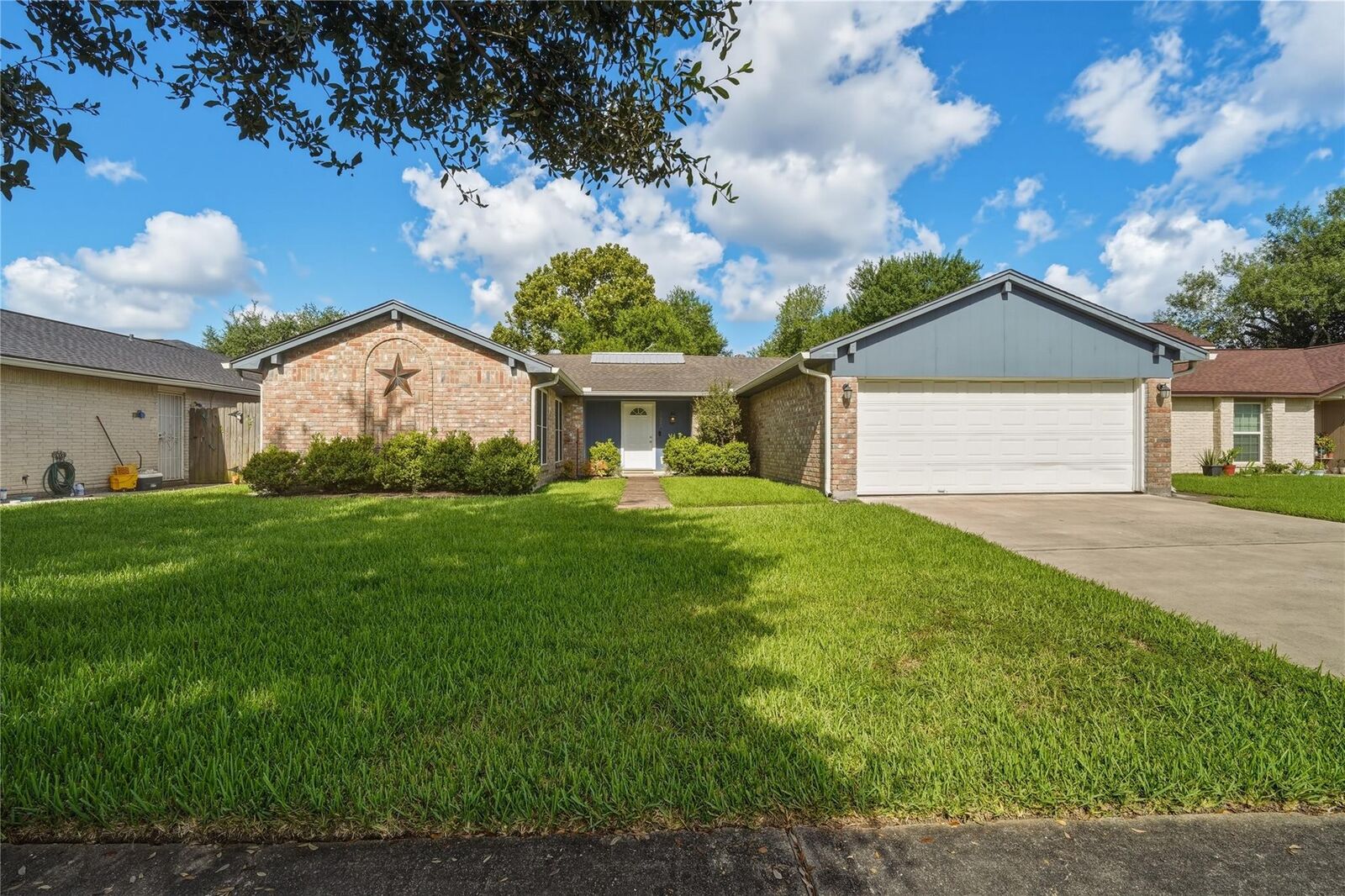 Property Photo: 17330 Herrnhut Drive TX 77598