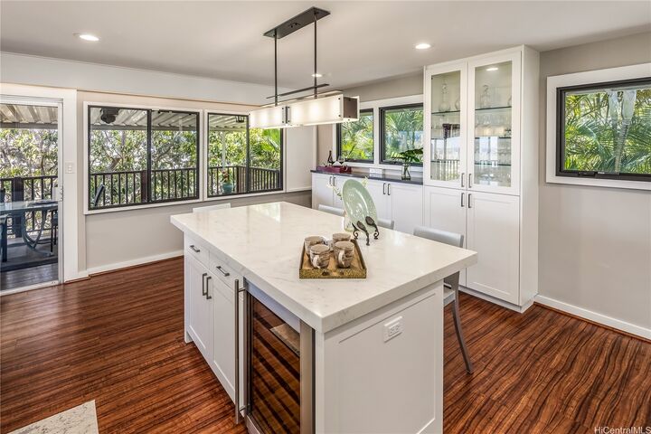 Property Photo:  1516 Alencastre Street  HI 96816 