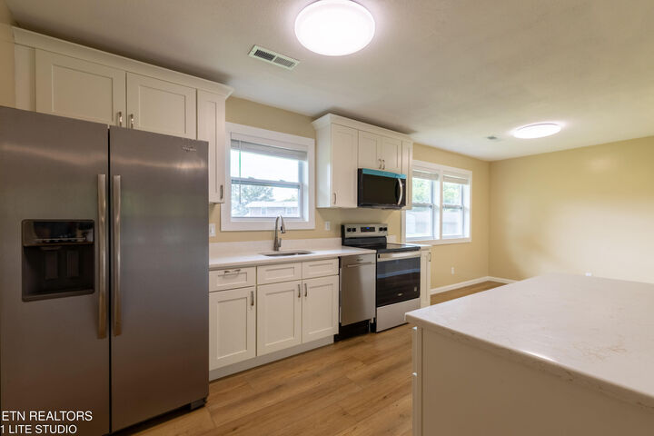 Property Photo: 1658 Laurans Ave TN 37915