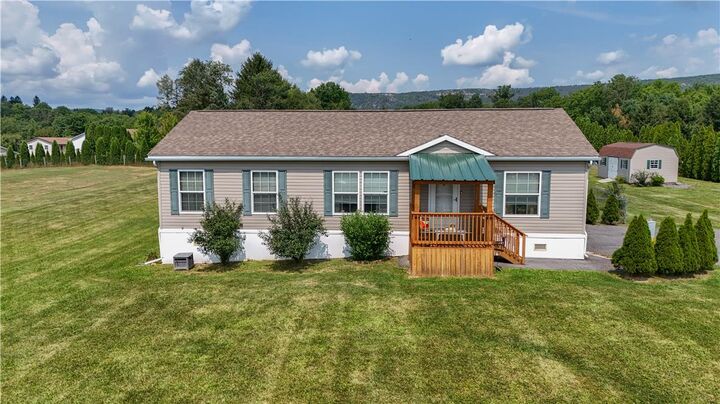 Property Photo:  4452 W Mountain View Drive  PA 18088 