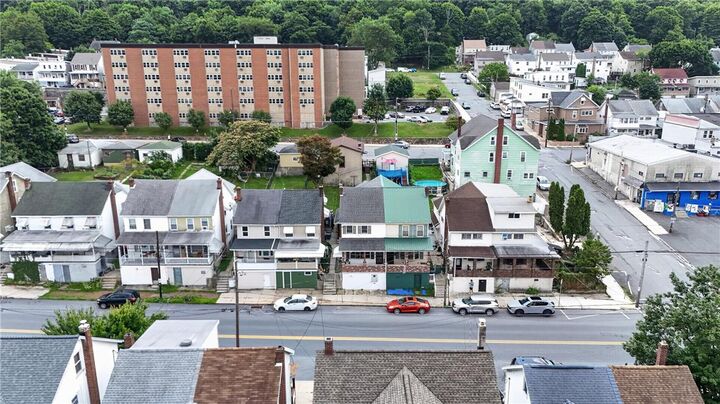 Property Photo: 408 E Patterson PA 18232