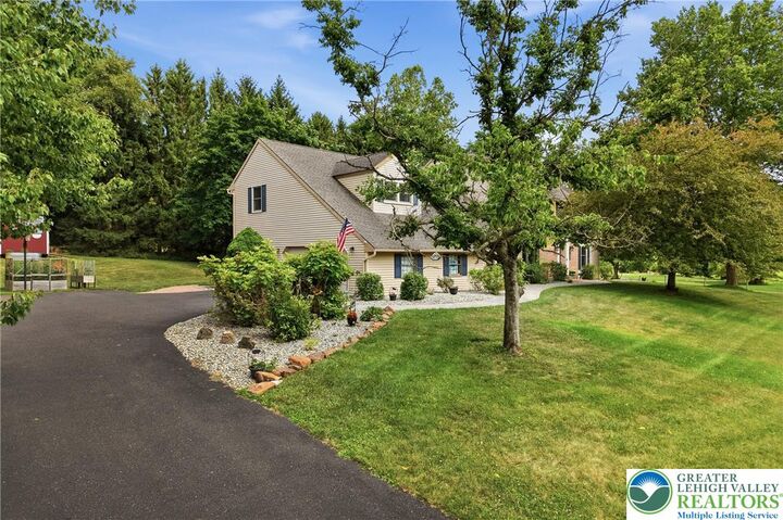Property Photo: 1553 Surrey Road PA 18015