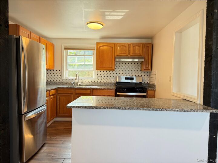 Property Photo:  270 Gainsborg Avenue E 2nd Floor  NY 10604 