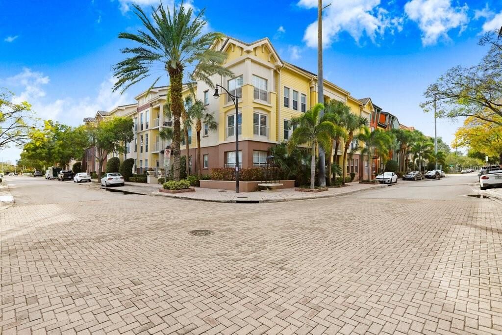 Property Photo:  2440 W Horatio Street 1012  FL 33609 