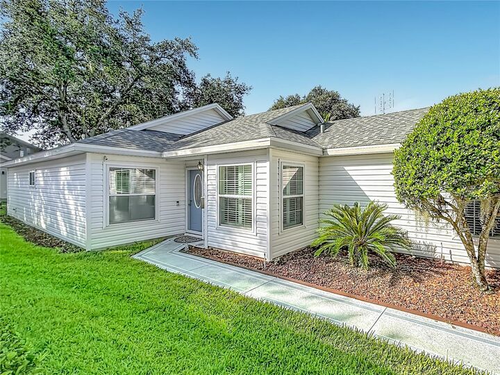 Property Photo: 25146 Cranes Roost Circle FL 34748