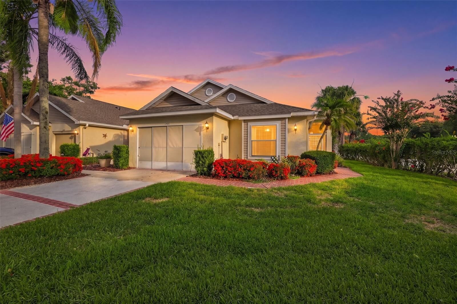 Property Photo:  2401 Nantucket Glen Place 11  FL 33573 