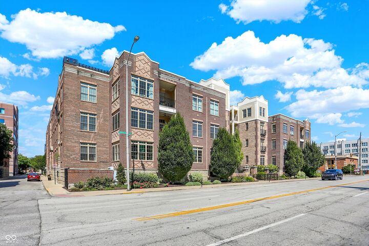 Property Photo:  450 E Ohio Street Apt 310  IN 46204 