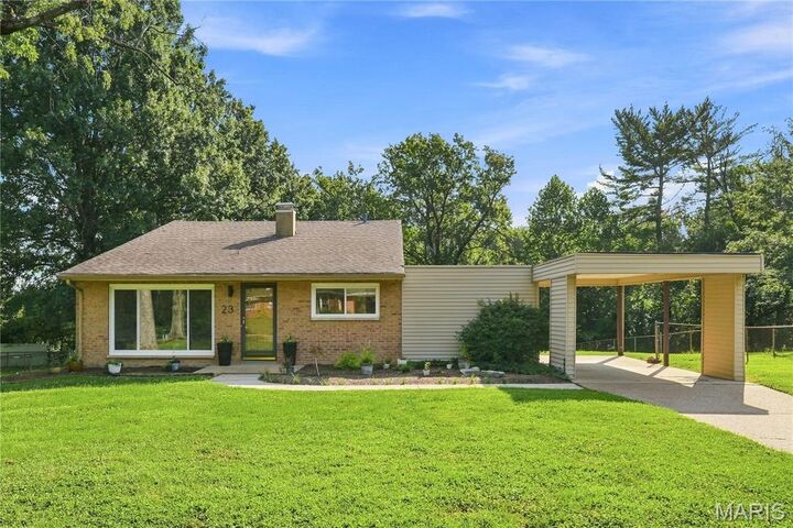 Property Photo:  23 Country Squire Lane  MO 63146 