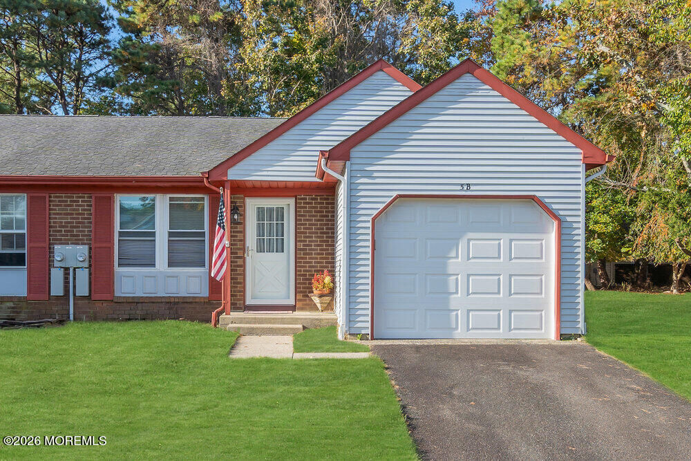 Property Photo:  5 Winthrop Place  NJ 08759 