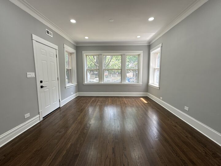 Property Photo:  2552 N Austin Avenue 1  IL 60639 