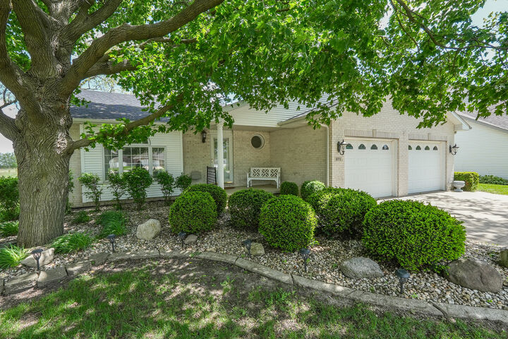 Property Photo:  671 Diversatech Drive N  IL 60950 