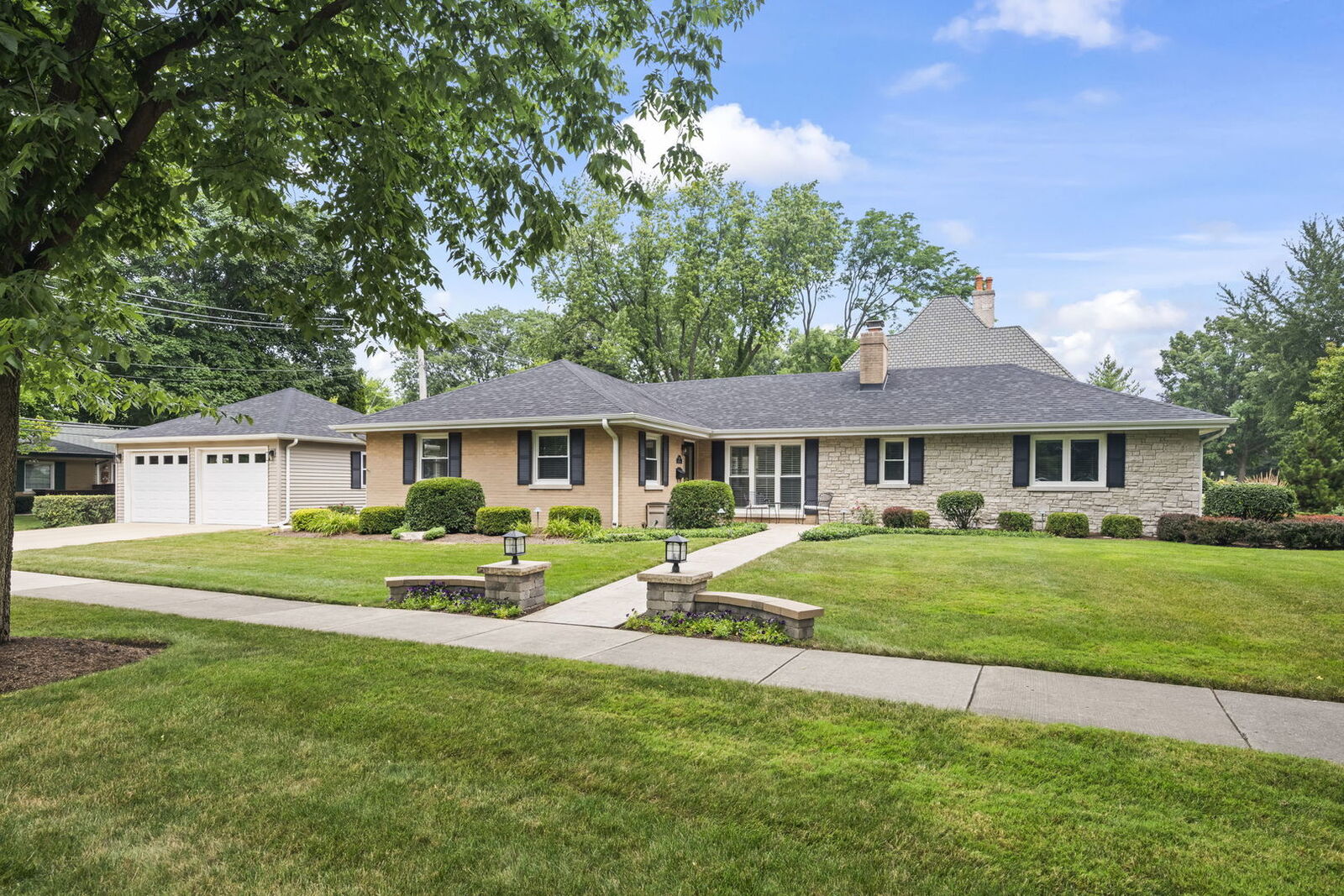 Property Photo: 518 S See Gwun Avenue IL 60056