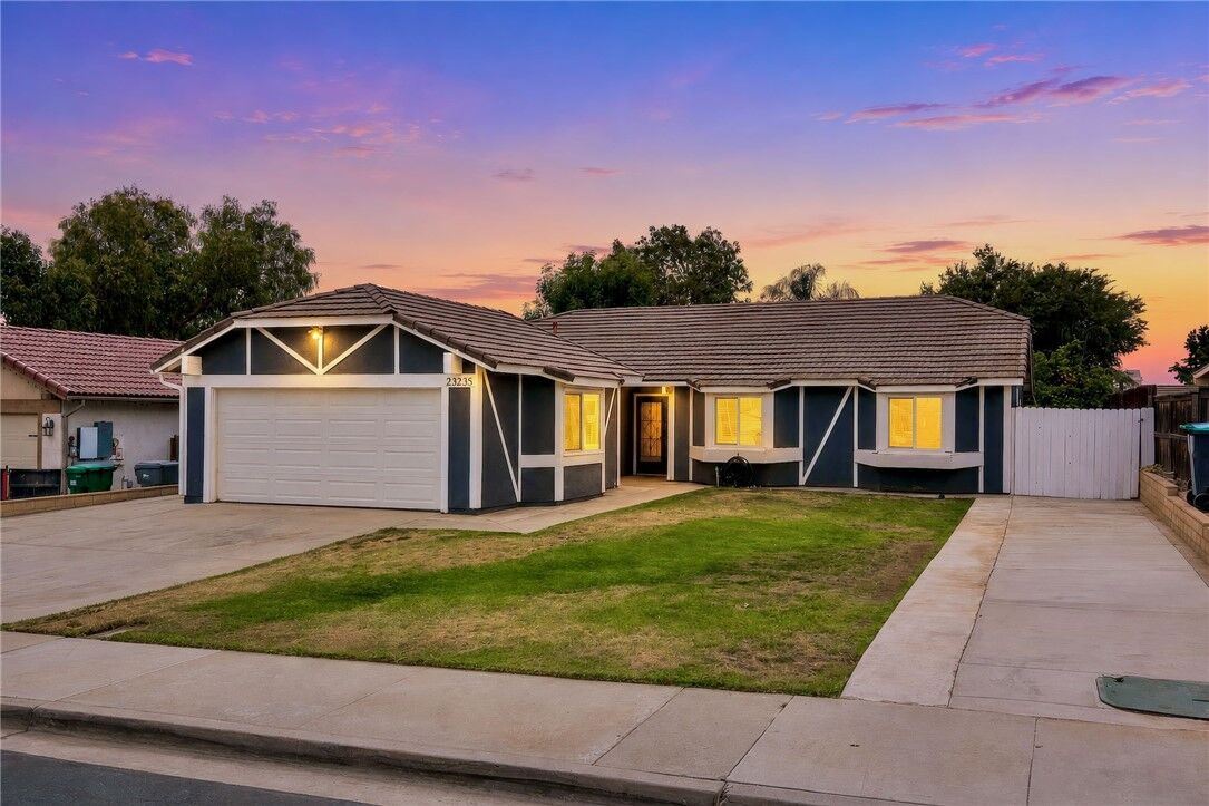 Property Photo:  23235 Sonnet  CA 92557 